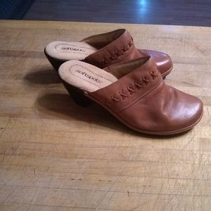 Womens size 9ww brown leather Softspots